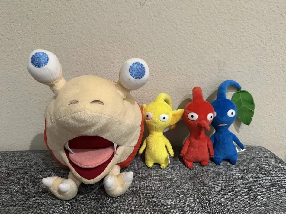 Pikmin Plush set in PERFECT condition! by paige - OneMall