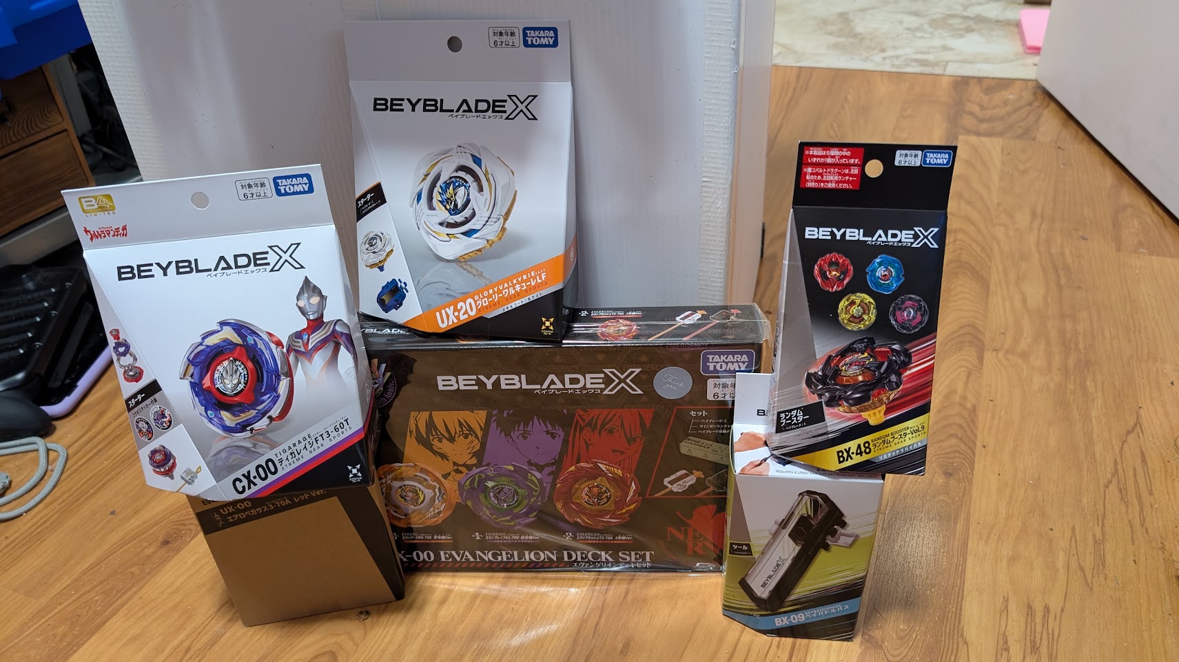 Beyblades shipped perfectly to the US by dwight.phe*** - OneMall